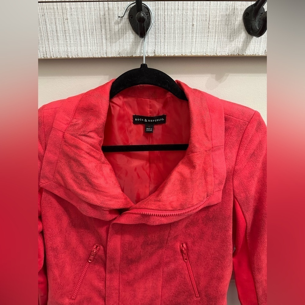Rock & Republic Red Cropped Moto Faux Suede Jacket size 6 - Picture 3 of 7